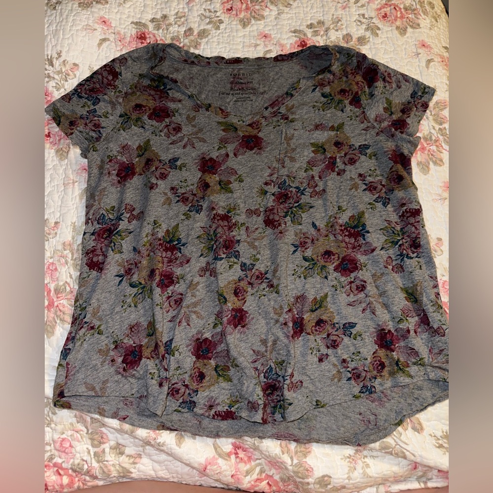 Torrid classic fit v neck floral top size XL